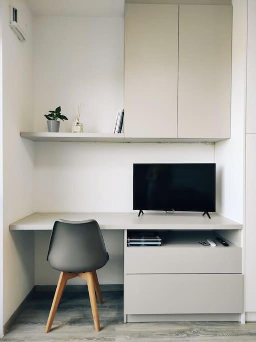 Airport Studio For Two, Free Parking, Airport View Bratislava Exteriér fotografie