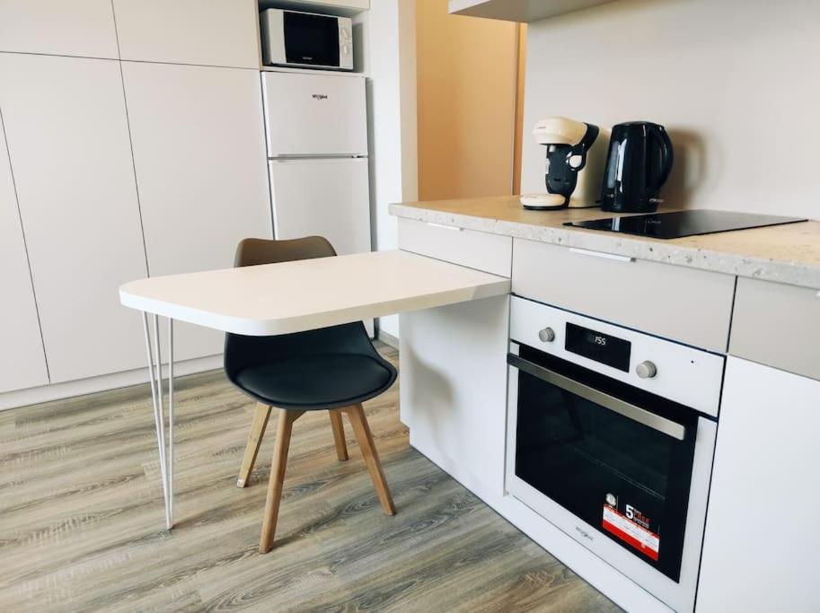 Airport Studio For Two, Free Parking, Airport View Bratislava Exteriér fotografie