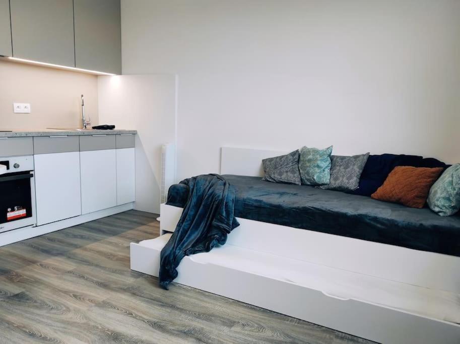 Airport Studio For Two, Free Parking, Airport View Bratislava Exteriér fotografie
